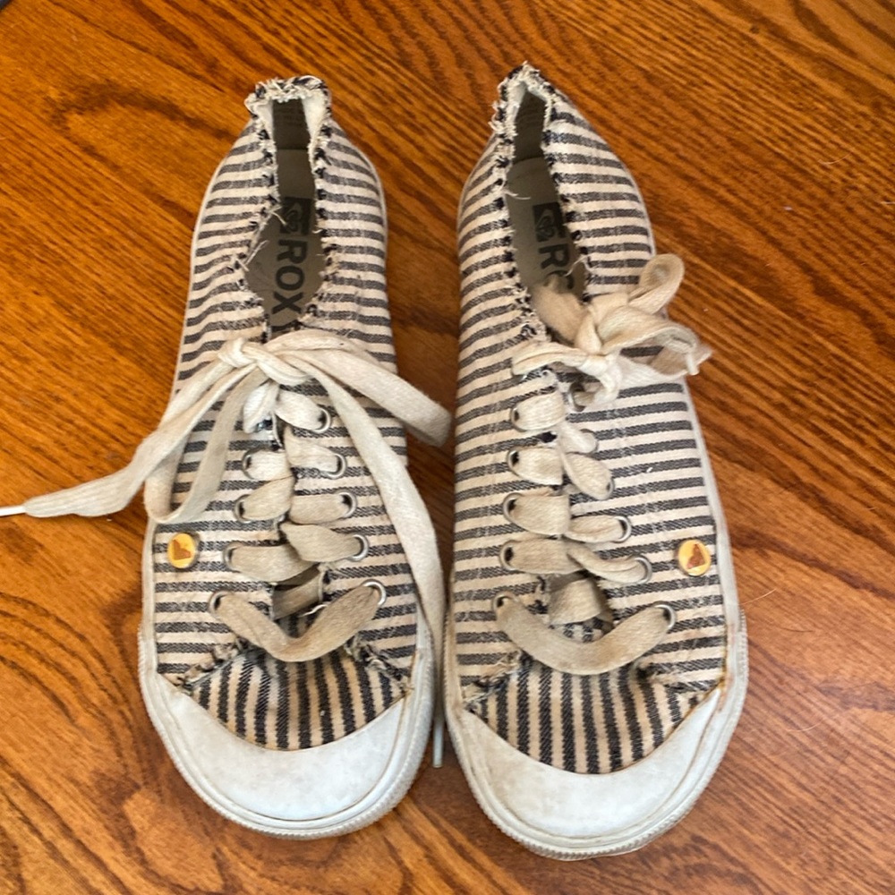 Roxy sneakers